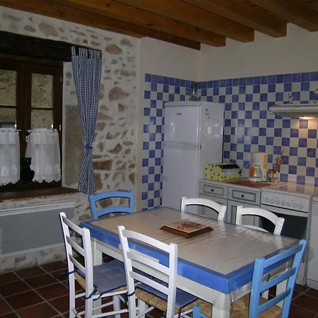 Grand A Avec Cheminee Et Animaux Acceptes - Fr-1-489-21 Vakantiehuis Barrais-Bussolles